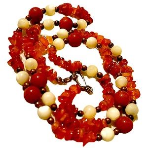 Gorgeous Handmade Vintage Necklace in Excellent Premium Condition